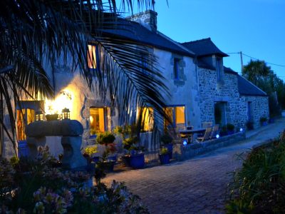 Longère Le nid d'Iroise by night