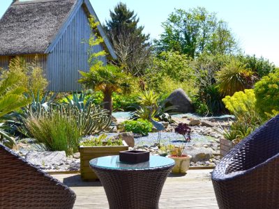 Vue panoramique de la salle des petits déjeuners sur le massif exotique